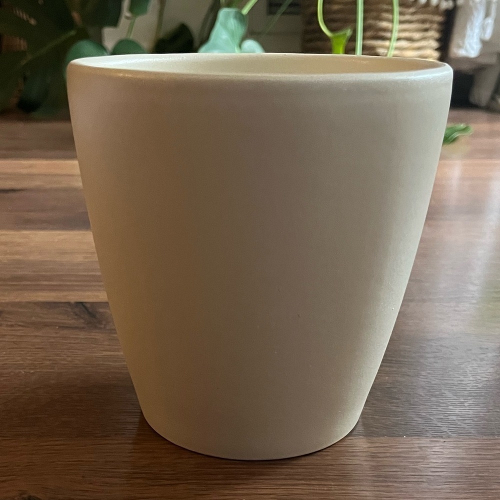 ๐ค NWT Artevasi Beige Ceramic Planter / Pot / Vase ๐ค - Picture 2 of 5